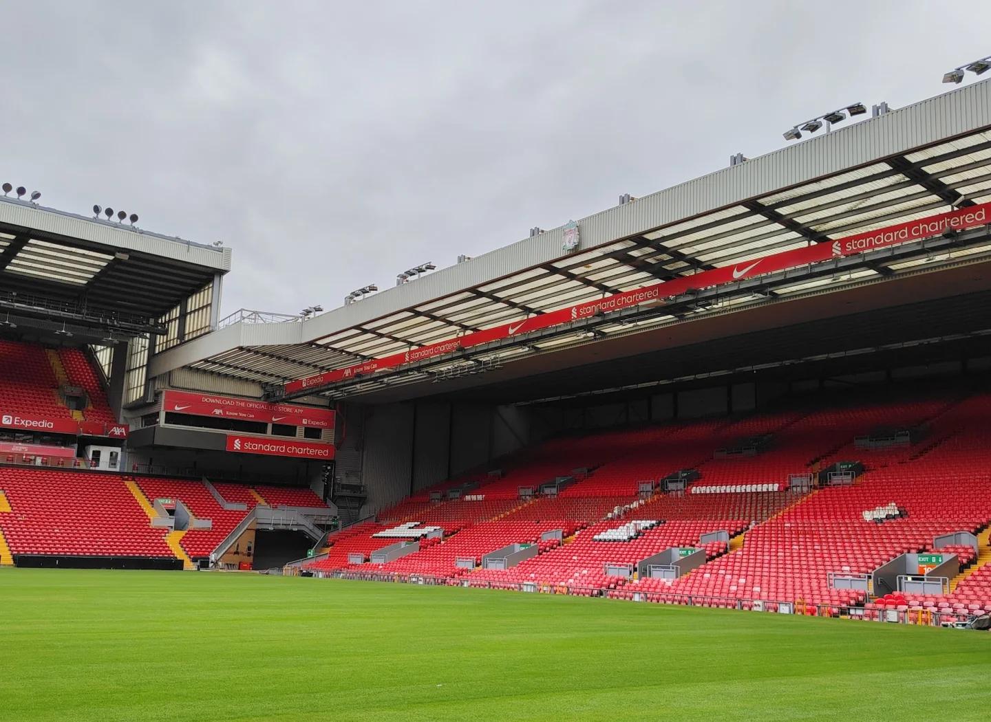 阿斯：拉菲尼亚因为肌肉不适缺战贝蒂斯，他能出战下场欧冠（阿斯：拉菲尼亚肌肉不适无缘战贝蒂斯，预计下场欧冠可复出）