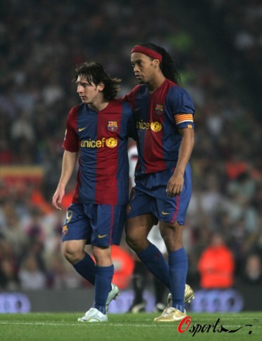 热那亚2-1逆转维罗纳，托斯比建功，洛伦佐-科隆博破门（热那亚2-1翻盘维罗纳：托斯比进球，洛伦佐-科隆博破门）