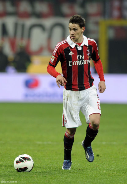 邱贻可谈成就感！执教孙颖莎，赢球站上领奖台，升国旗奏国歌（邱贻可分享成就感：执教孙颖莎取胜登台，国旗升起国歌响起）