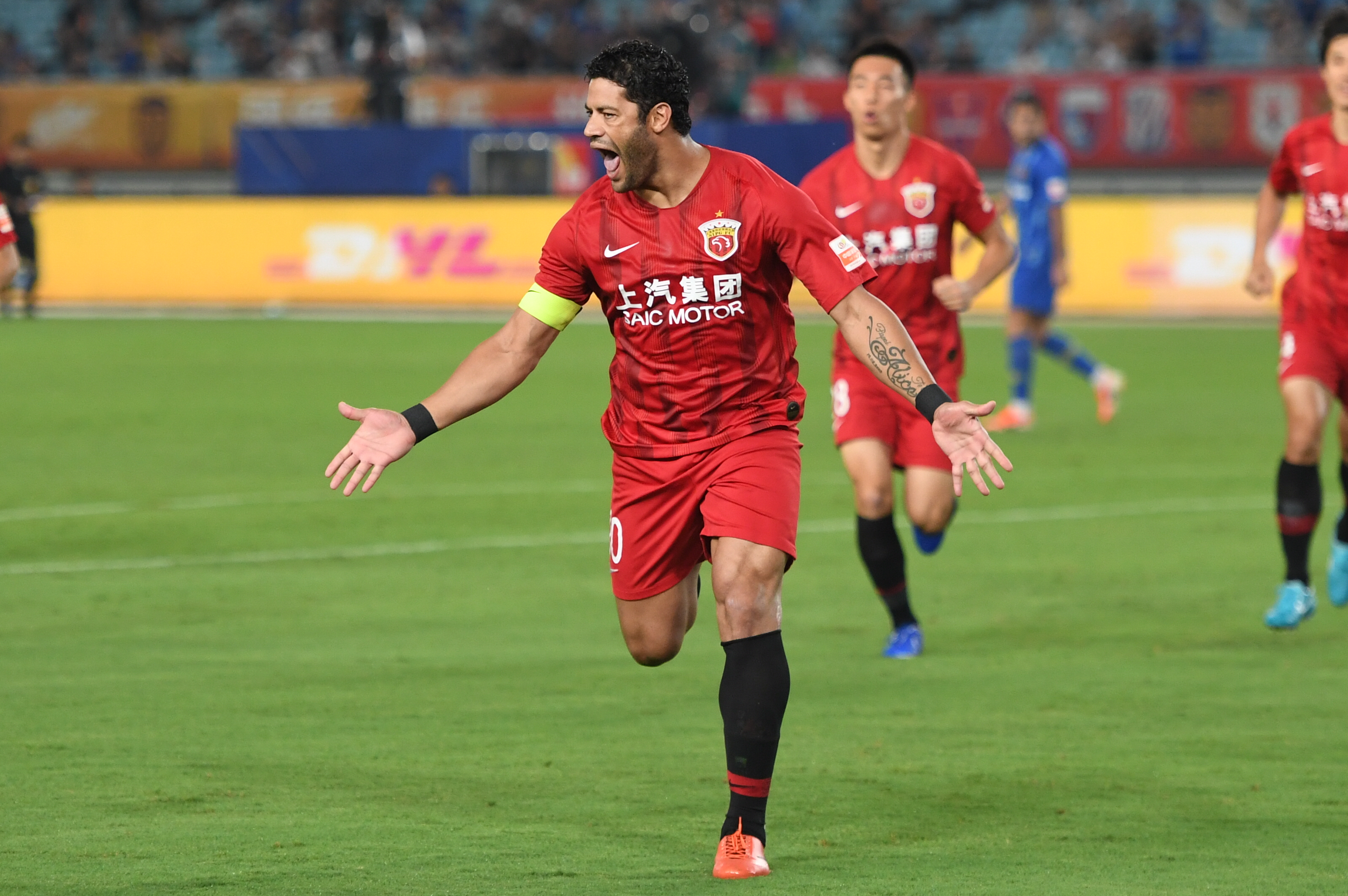 阿斯顿维拉英超前5轮不胜，现四连胜登顶英超第3（阿斯顿维拉英超开局五轮不胜后豪取四连胜，升至第3）