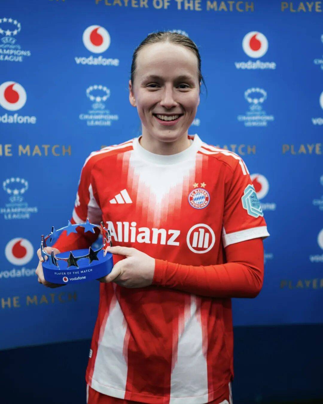 独造两球！官方：霍伊伦当选那不勒斯2-0米兰最佳球员（一人造两球！官方评选霍伊伦为那不勒斯2-0米兰之战全场最佳）