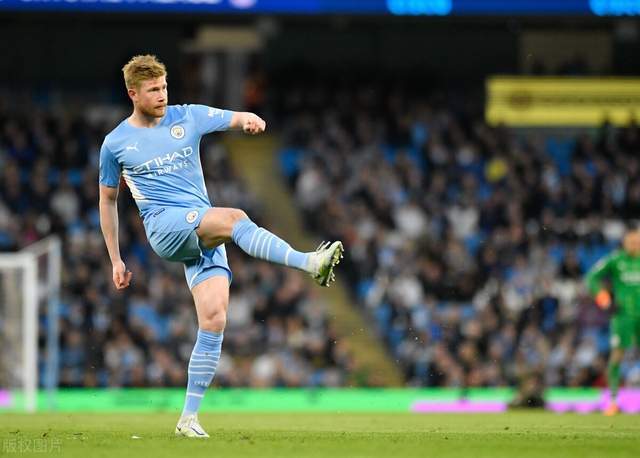 萨拉赫缺阵利物浦争议点球告负，球员称判罚牵强（萨拉赫缺阵之际利物浦折戟争议点球，球员直指判罚牵强）