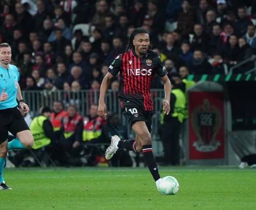 东体：特维斯在申花时训练都由自己决定，波耶特控制不了球队（东体：申花时期特维斯自定训练计划，波耶特难掌控球队）