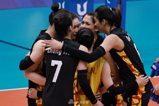 AC米兰主场3-2逆转都灵，40岁魔笛全场发挥，助力球队重返榜首，展现强大实力与斗志。（AC米兰3-2主场翻盘都灵，40岁魔笛统治全场，红黑军团重返榜首）