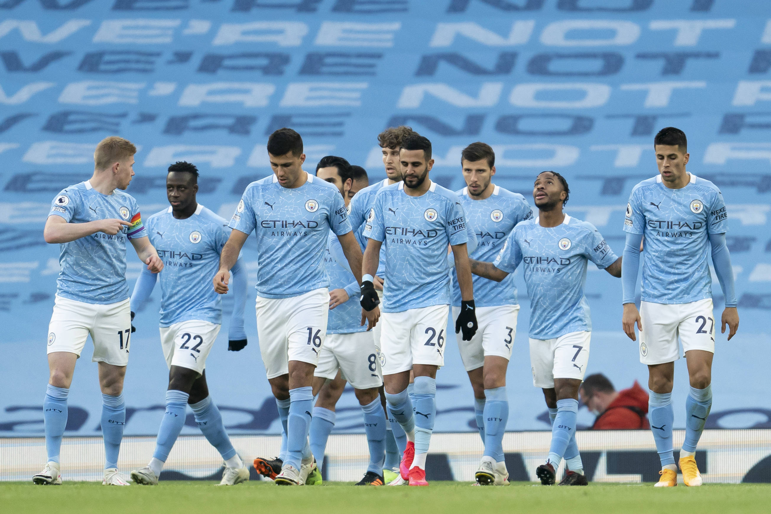 斯卡洛尼归还大力神杯揭幕2026世界杯（斯卡洛尼交回大力神杯，拉开2026世界杯序幕）