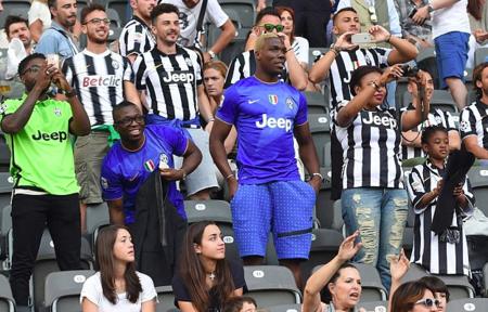 跟队记者：阿莱格里明确要求冬窗买前锋；米兰没考虑齐尔克泽（随队记者：阿莱格里要求冬窗引进前锋，米兰暂未考虑齐尔克泽）