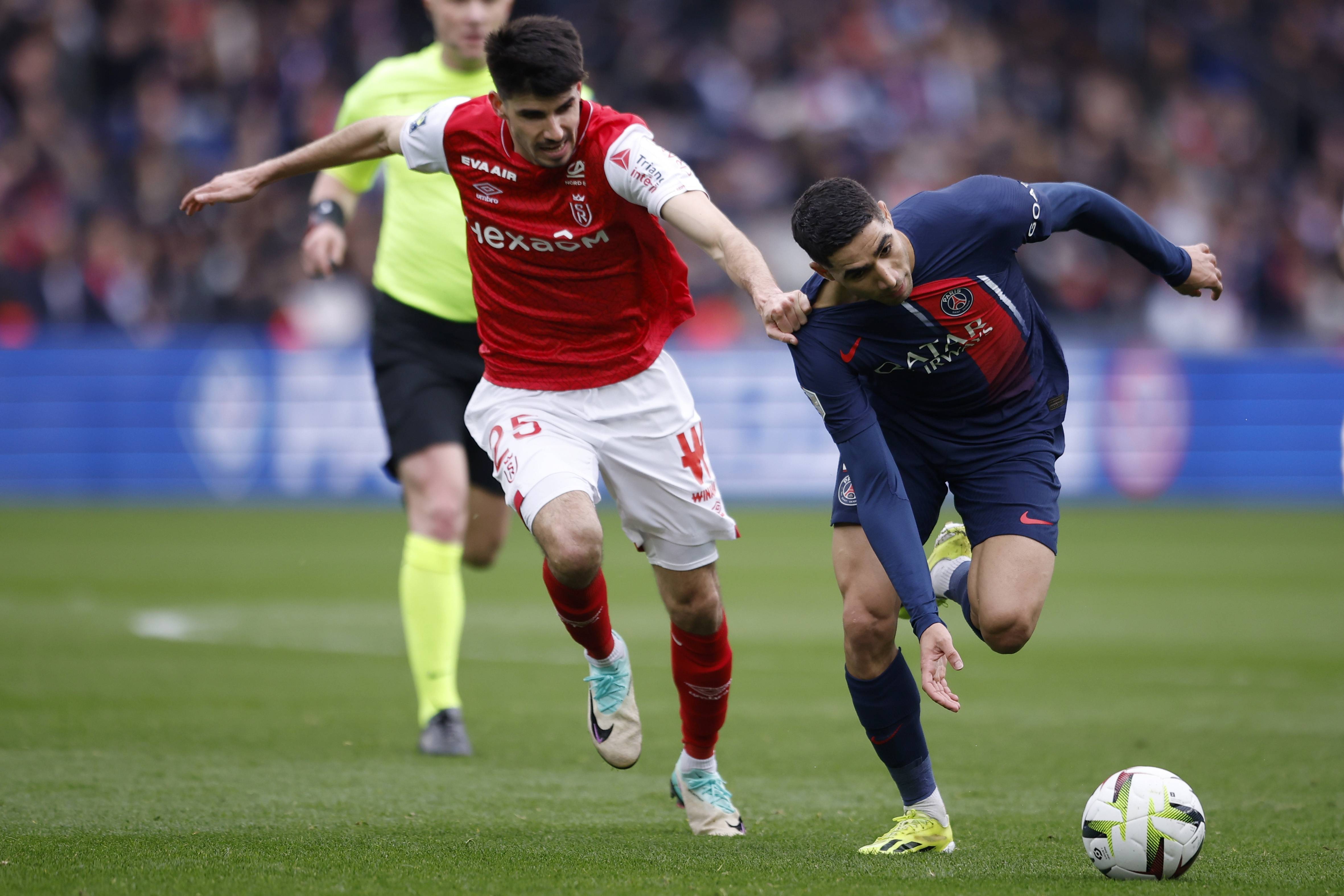 不再兼任主帅！周鹏上赛季交出13.2分3.1板2.2助攻（卸下主帅身份！周鹏上季场均13.2分3.1板2.2助攻）