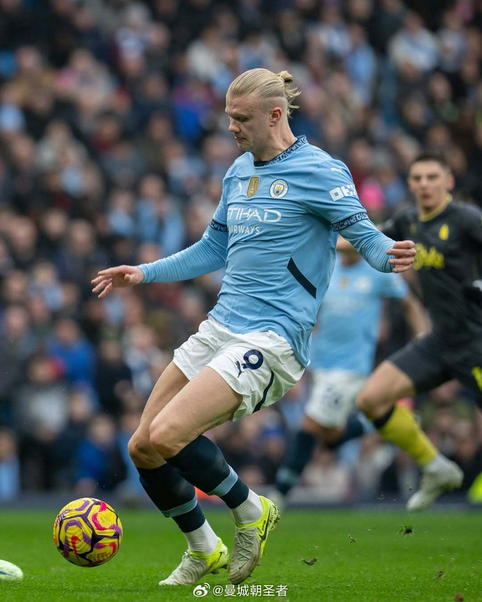 弗格森谈曼联：新门将拉门斯状态出色，球队当前状态正在好转（弗格森：曼联新门将拉门斯发挥抢眼，球队状态回暖）