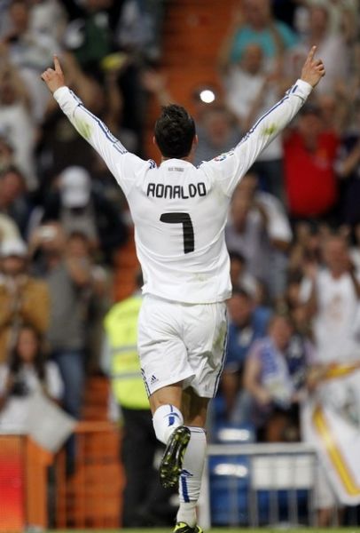 德甲第15轮指南：多特门兴上演普鲁士德比，汉堡盼爆冷法鹰（德甲第15轮看点：多特迎战门兴上演普鲁士德比，汉堡力争爆冷法鹰）