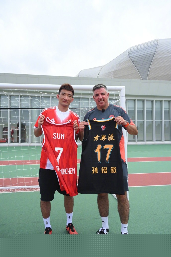 罗尔费斯：药厂已不再是拜仁的追赶者，整体表现过于被动谨慎（罗尔费斯：勒沃库森已非拜仁追兵，整体踢得过于保守被动）