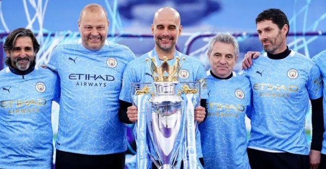 身边人都在享受美食美酒，英格兰职业球员如何过圣诞节？（他人尽享美食美酒，英格兰职业球员的圣诞如何度过？）